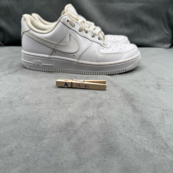 Nike Air Force 1 Low ’07 Triple White Women’s Size 7 Classic Sneakers - Picture 14 of 14